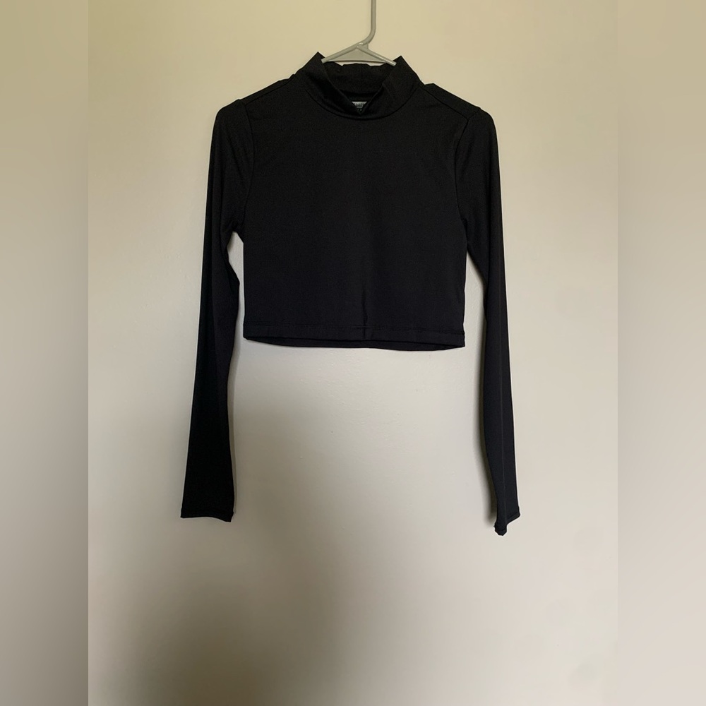Forever 21 Black Long Sleeve Active Crop Top